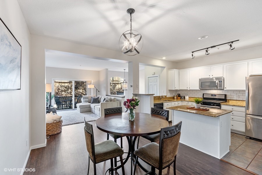 Kitchen / Dining - 939 Fairfield Way