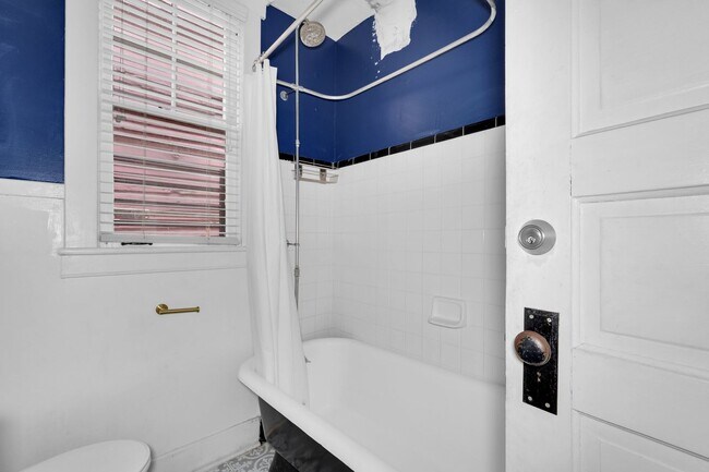 Building Photo - 2 BED | 1 BATH | STARLAND DISTRICT