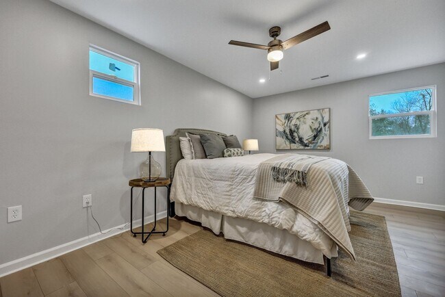 Building Photo - 828 Longbranch Dr