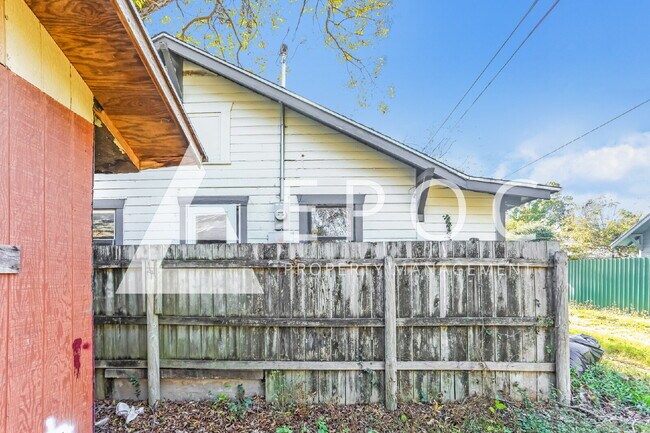 Building Photo - 915 N 28th St