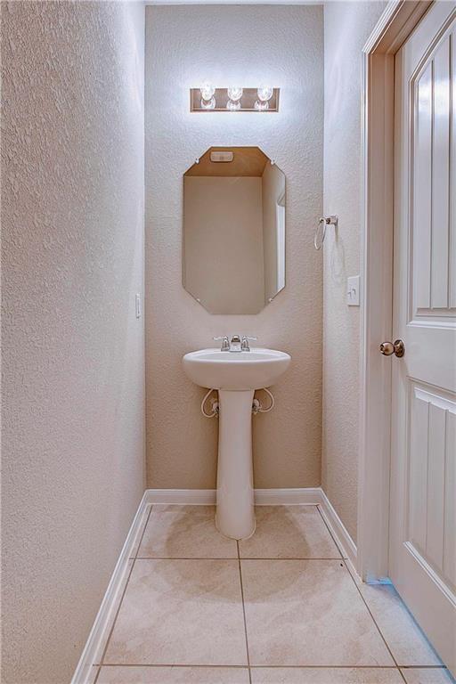 Building Photo - 2212 Bettylou Ln