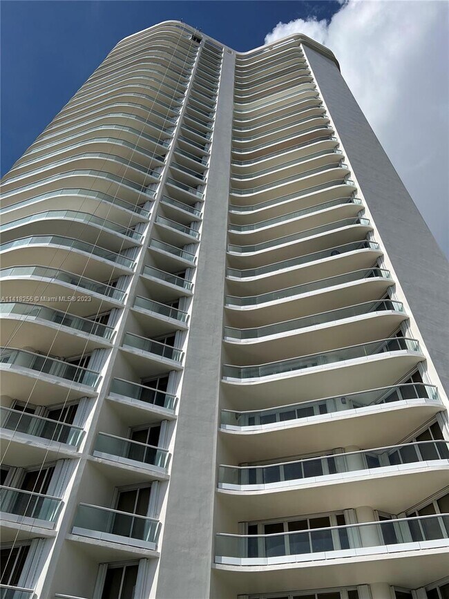 Building Photo - 7000 Island Blvd