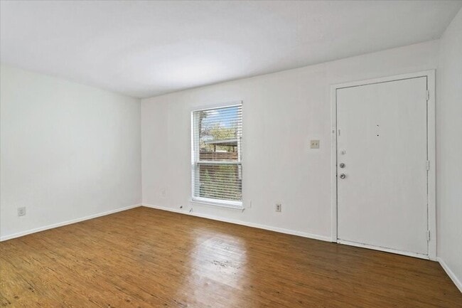 Building Photo - 1313 Southport Dr