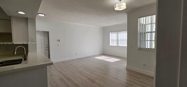 Building Photo - 3205 NE 184th St