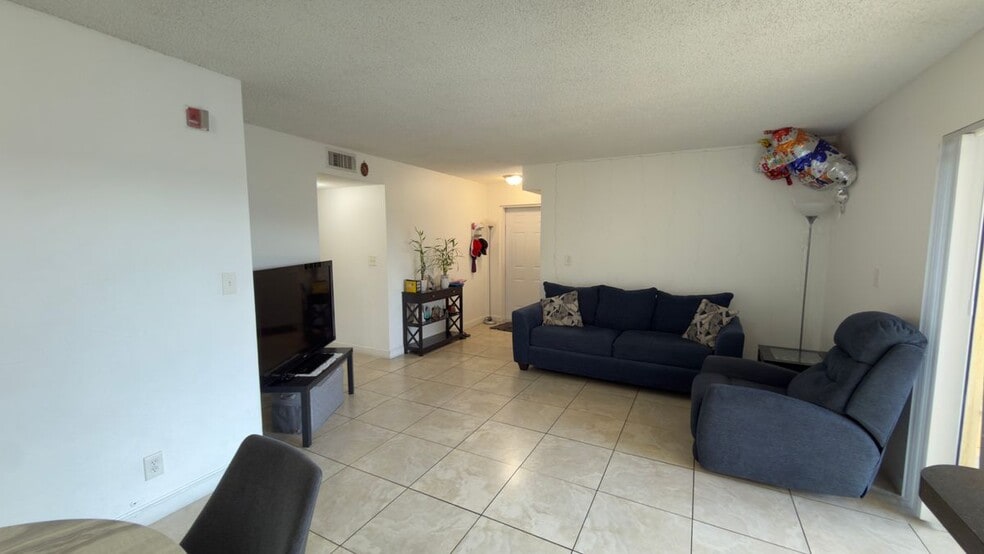 Building Photo - 7610 Westwood Dr