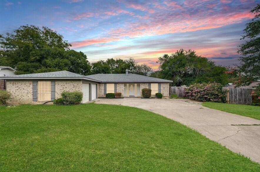 Primary Photo - 9704 Leland Ln