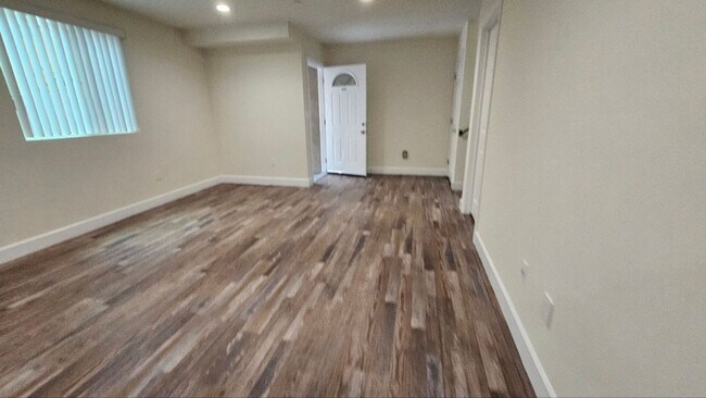 Building Photo - 23(1456,1458)