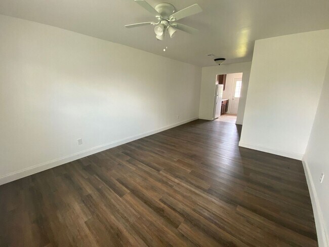Building Photo - Efficient 2 Bed/1 Bath Duplex Unit in Springfield w/Easy Access to Tyndall AFB! **SPECIAL: 1/2 Of...