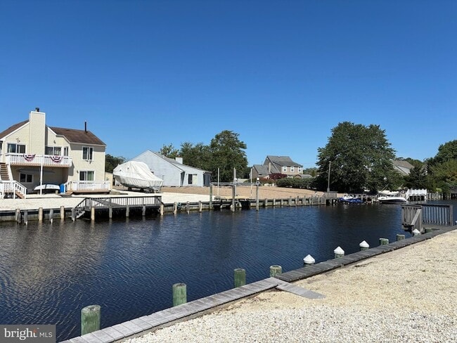 Building Photo - 156 Rodman Dr