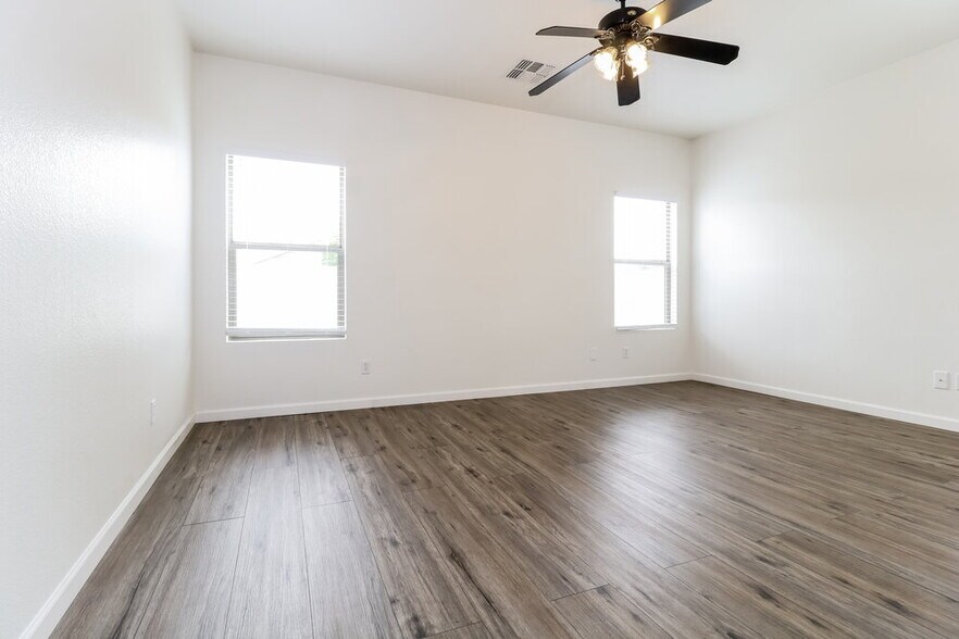 Building Photo - 15316 W Cortez St