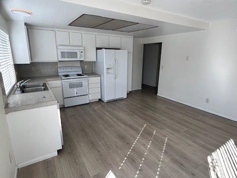 Building Photo - 3110 Manos Dr