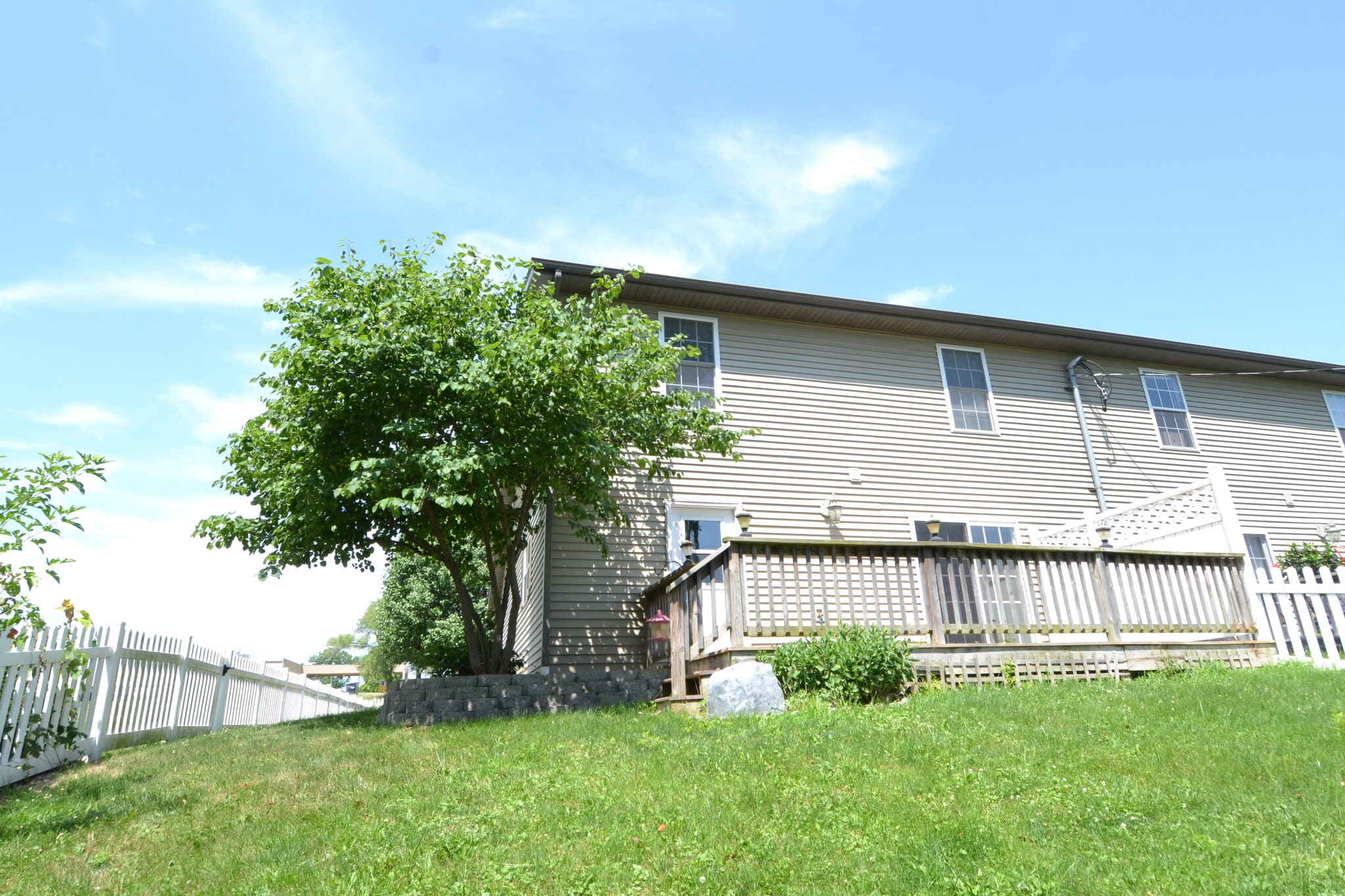 Building Photo - 1900 Salter Pl