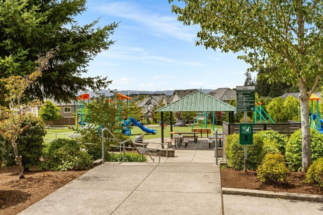 Building Photo - 14780 NW Hydrangea Ct