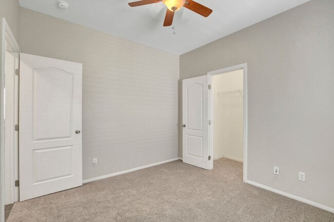 Building Photo - 3 Bedroom Split Level Home in Centennial H...