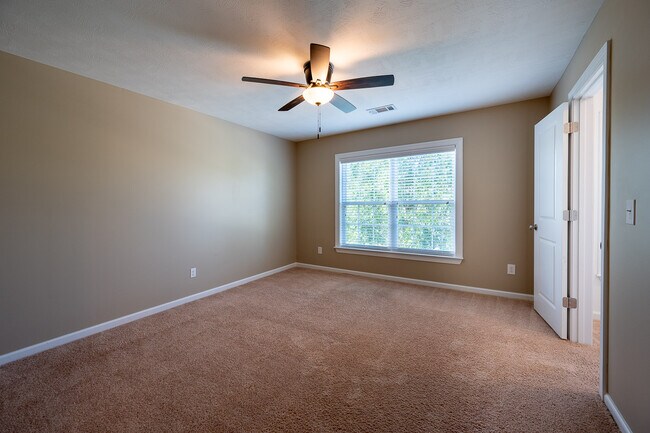 Building Photo - 536 Bunchgrass St