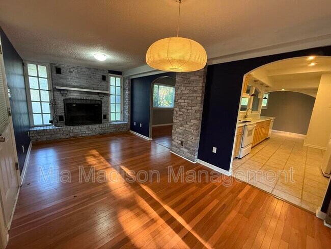 Building Photo - 146 Jacquelyn Dr