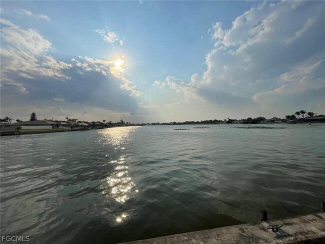 Building Photo - 546 SE 5th Ave