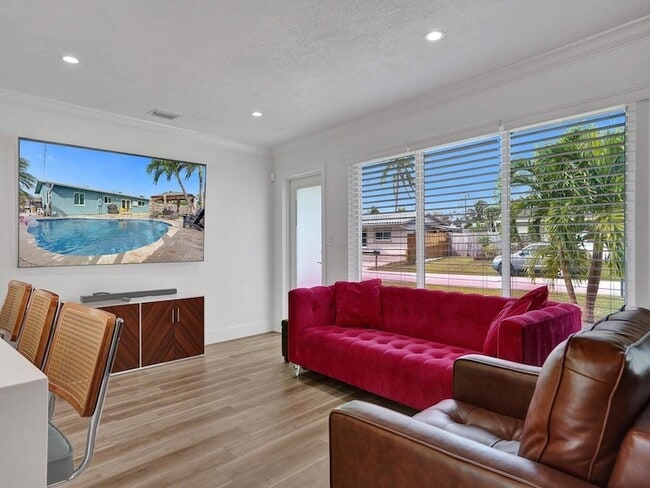 Building Photo - 2750 NE 10th Ave