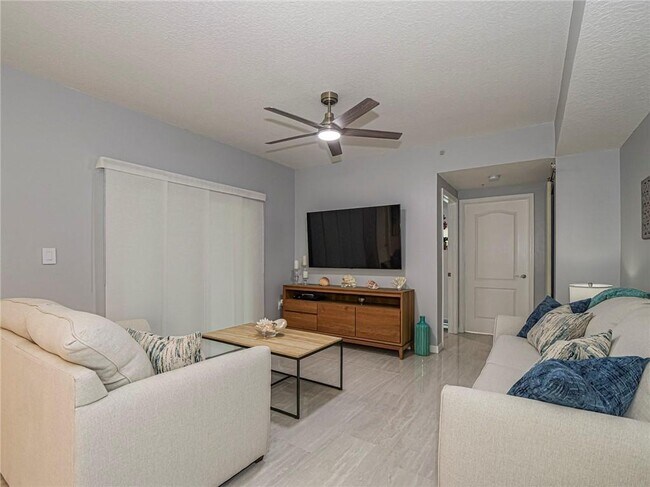 Building Photo - 5080 Fairways Cir