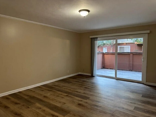 Building Photo - 400 N Acacia Ave