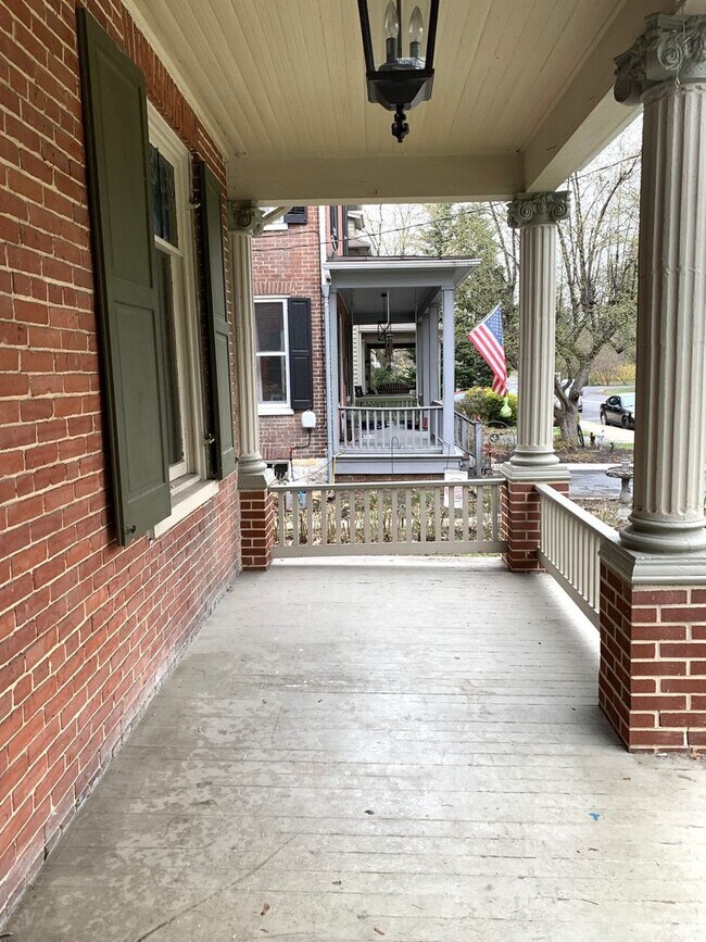Building Photo - 218 N Prince St