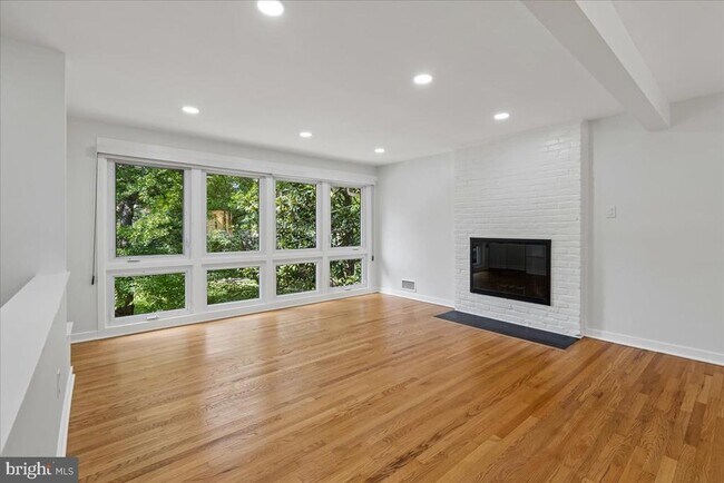Building Photo - 6403 W Halbert Rd