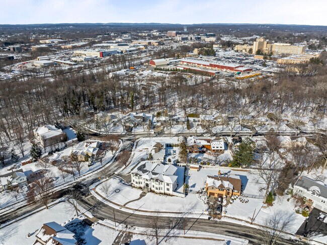 Building Photo - 446 Roedel Plz