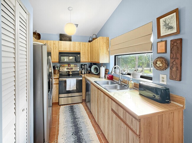 Building Photo - 3358 Perimeter Dr