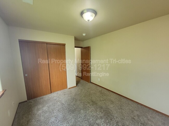 Building Photo - 1653 Larkspur Dr