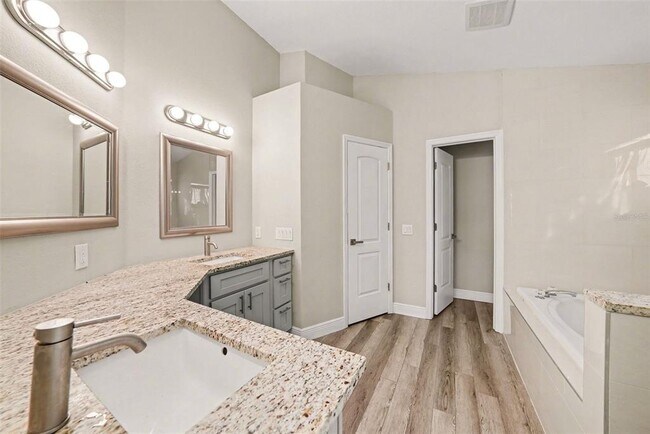 Building Photo - 12524 Midpointe Dr