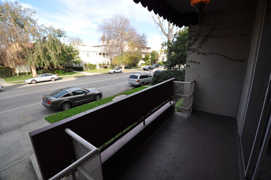 Building Photo - 11310 Camarillo St