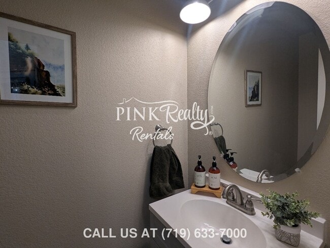 Building Photo - 870 Red Thistle View