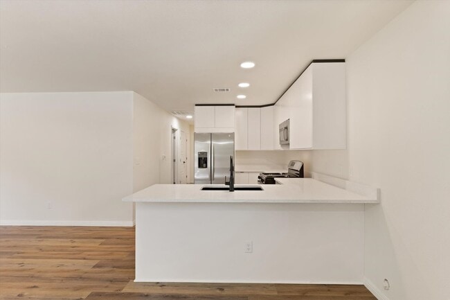 Building Photo - Magnolia Condos- 2 Bed + Study, 3 Bathrooms