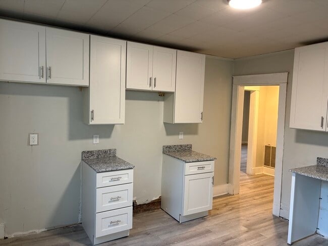 Building Photo - 225 Poplar St