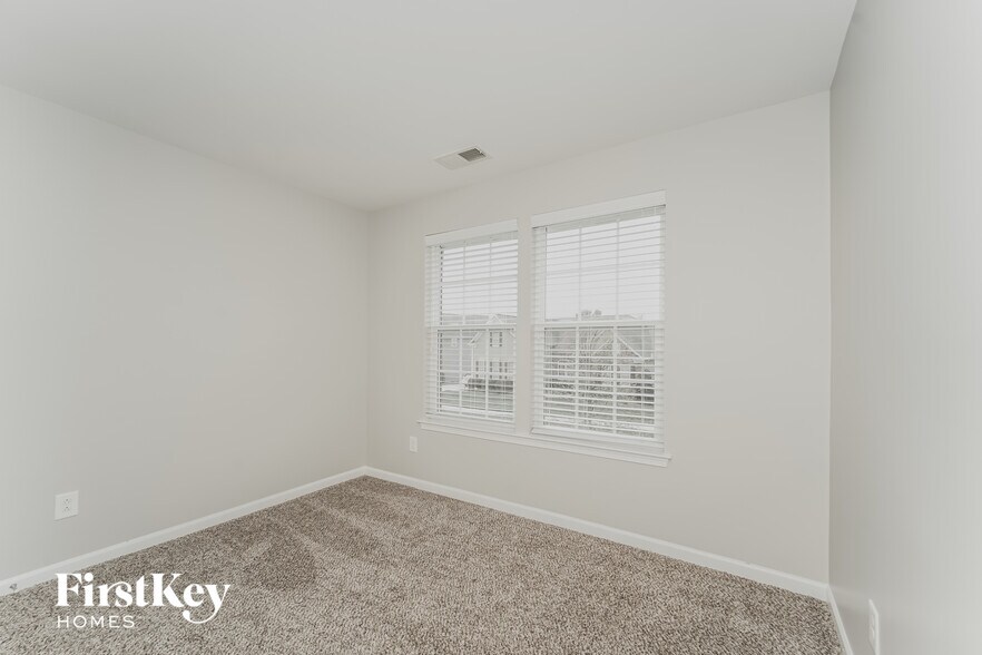 Building Photo - 16618 Grassy Creek Dr