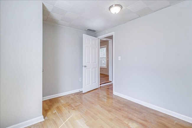 Building Photo - 6046 Hugo Dr