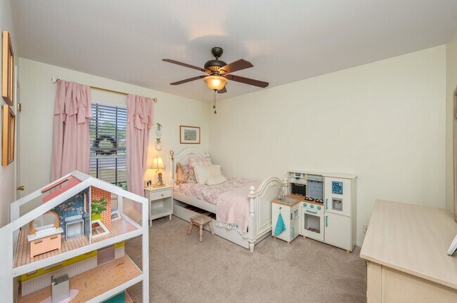 Building Photo - Location & LUXURY in Bluewater Bay!!