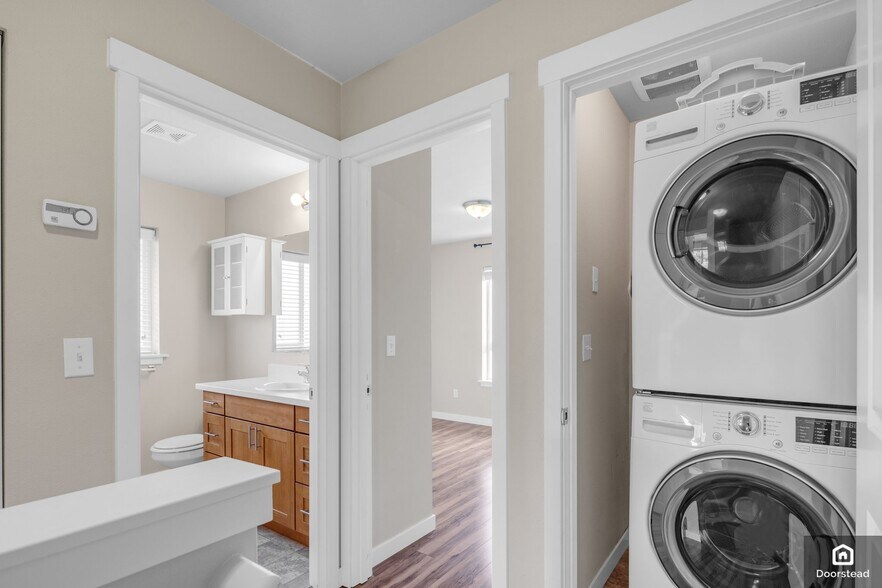 Building Photo - 4841 S Chicago St