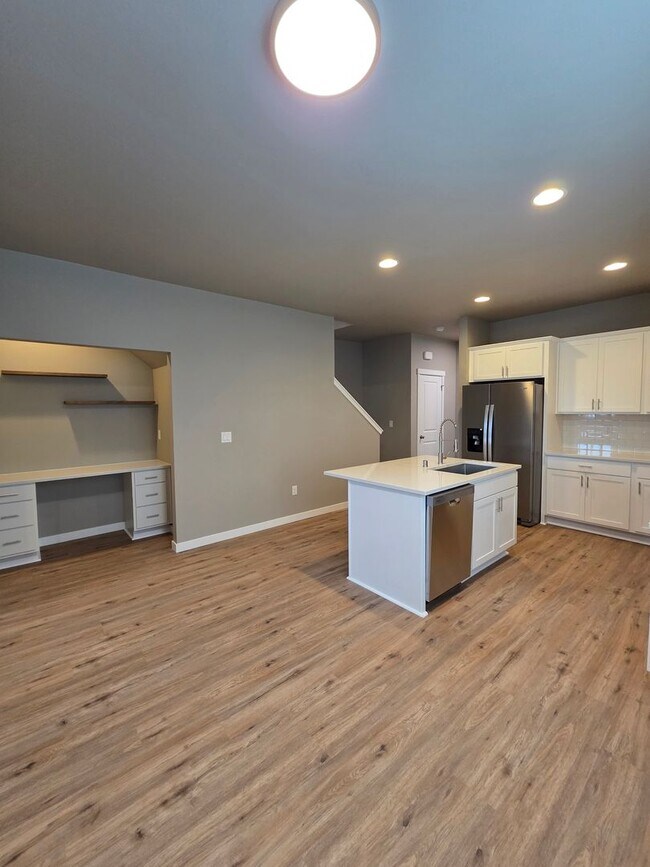 Building Photo - Brand new rental 3 bedroom 2.5 Bath in Centralia