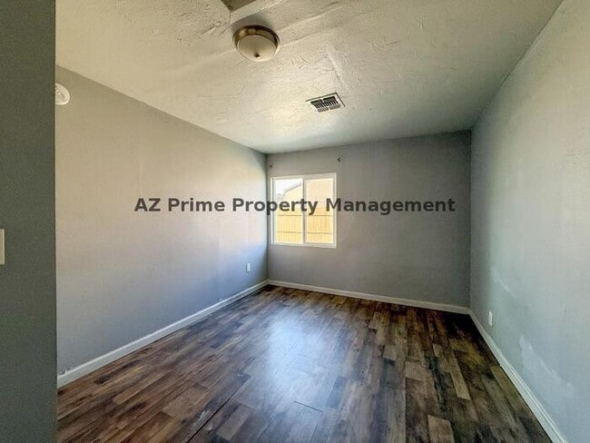 Building Photo - 2427 W Yavapai St