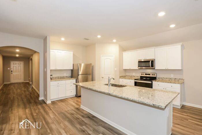 Building Photo - 1919 Hialeah Dr