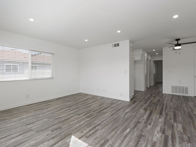 Building Photo - 20757 Plum Canyon Rd