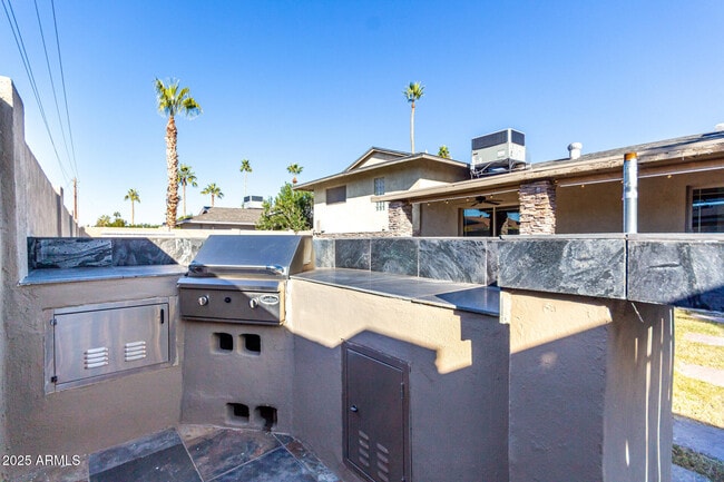 Building Photo - 3912 S Elm St