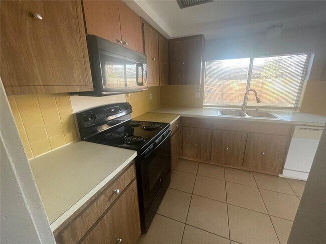 Building Photo - 4037 Claremont Dr