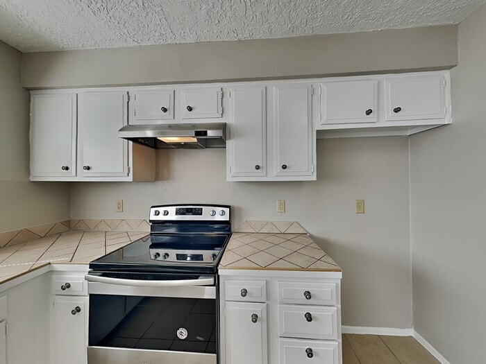 Building Photo - 23403 Verngate Dr