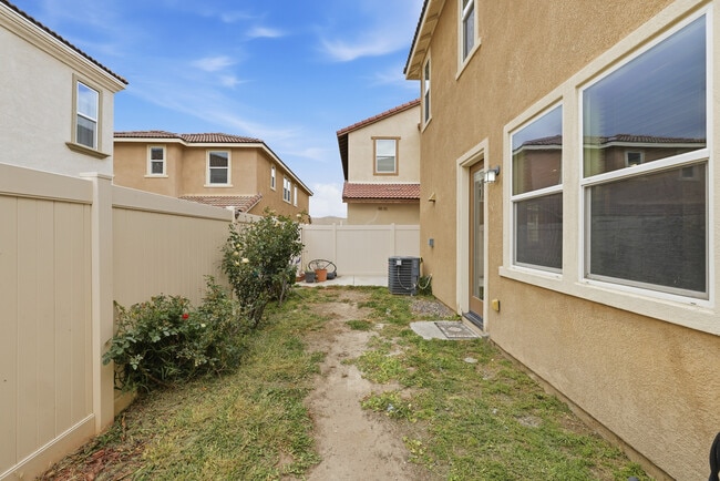 Building Photo - 26844 Albion Way