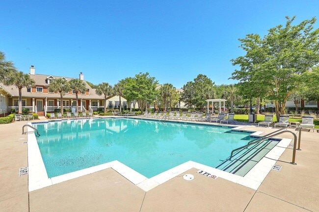 Building Photo - 1600 Long Grove Dr