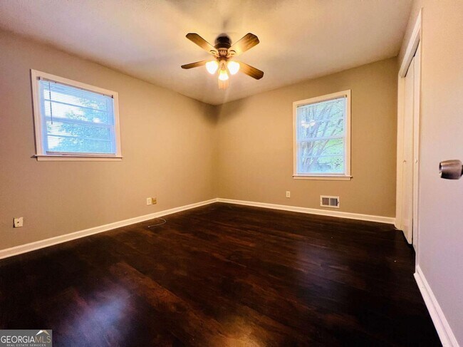 Building Photo - 3151 Sandy Plains Rd