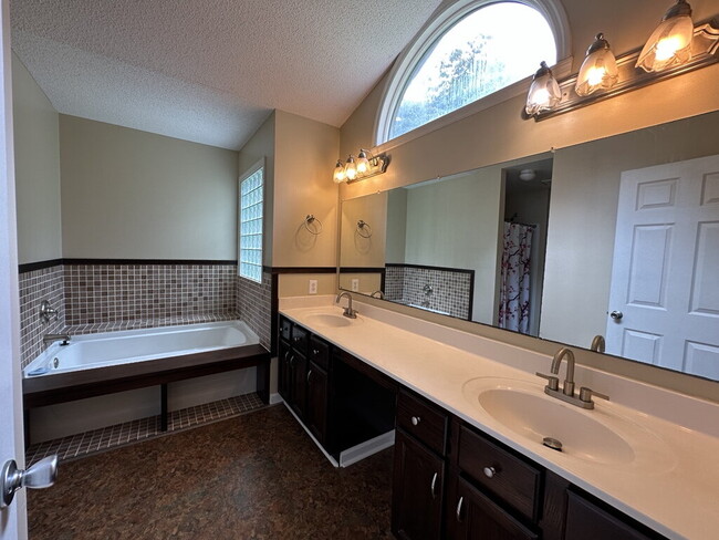 Building Photo - 237 Baytree Dr
