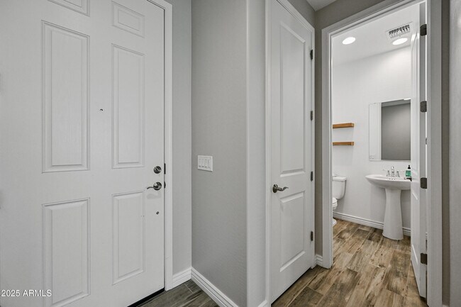 Building Photo - 14435 W El Cortez Pl